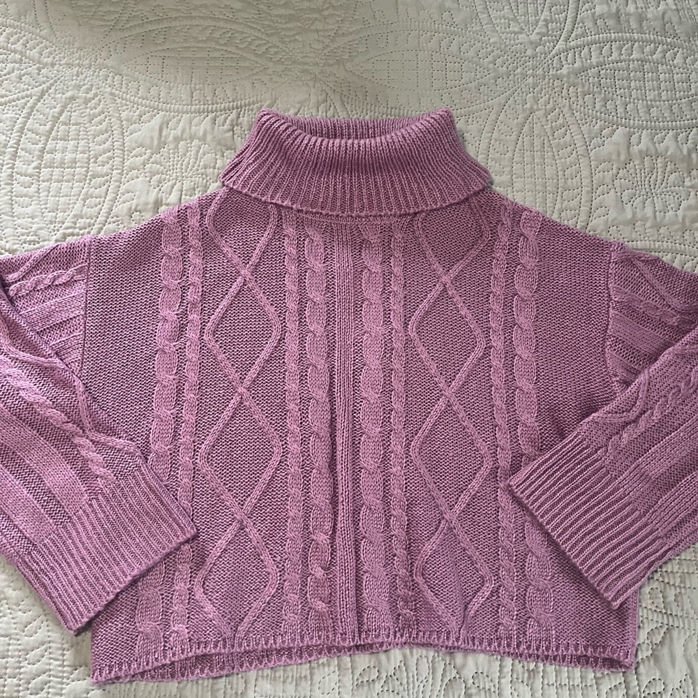 Cropped Cable Knot Sweater